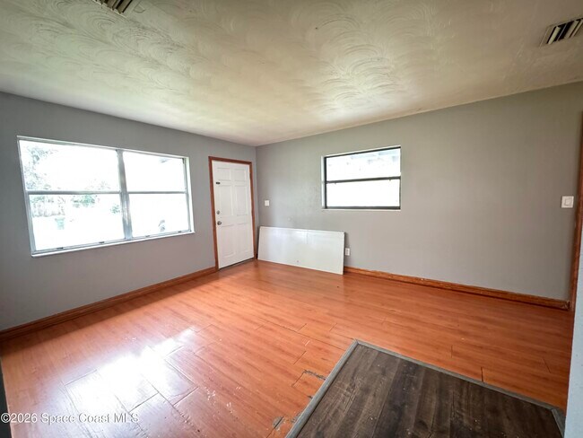 Building Photo - 2506 Stratford Dr