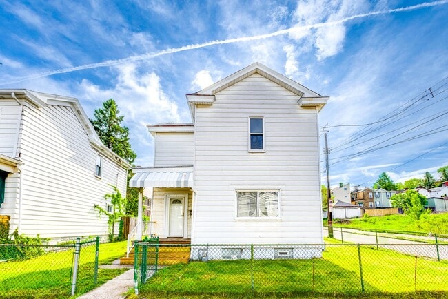 Photo - AVAILABLE JULY 2026 - Spacious 2 Bedroom Home w/ Fenced Yard & AC!