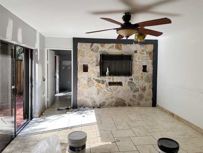 Building Photo - 1700 Embassy Dr