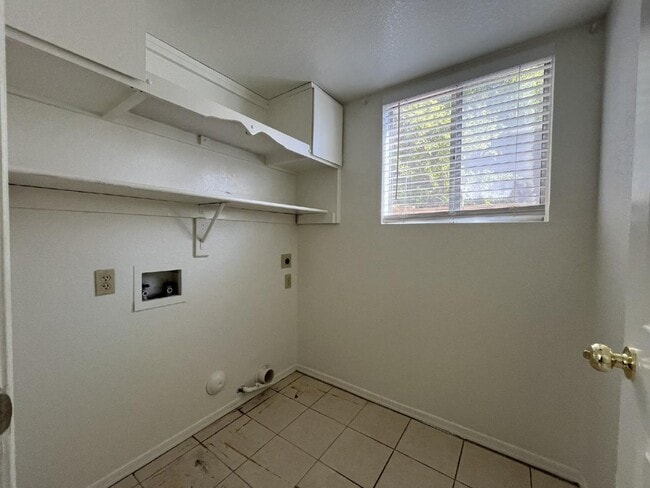 Building Photo - 6755 N 89th Ave