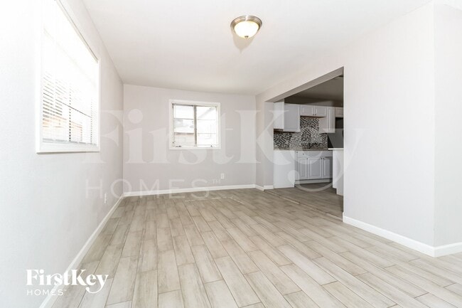 Foto del edificio - 2735 W Royal Palm Rd