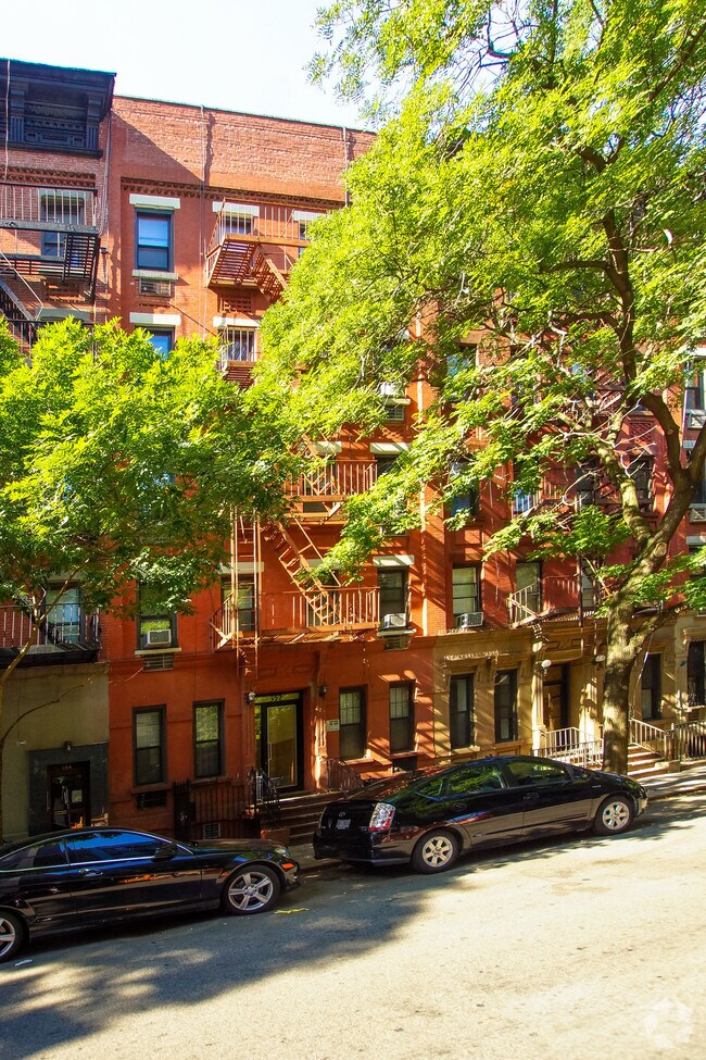 Foto principal - 352 E 89th St