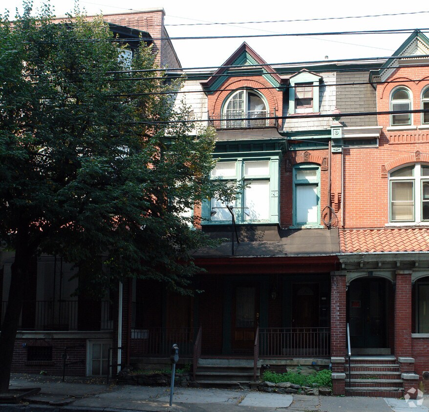 Primary Photo - 817 W Linden St