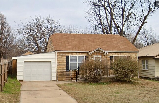 Building Photo - 1609 SW B Ave