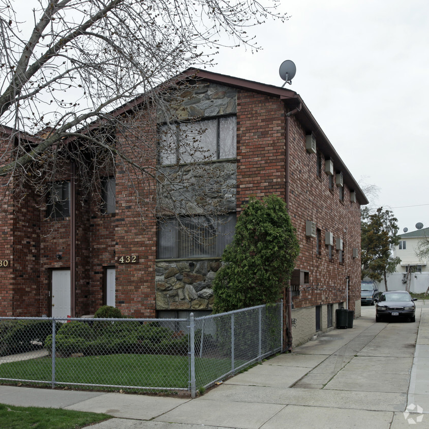 Foto principal - 432 Travis Ave