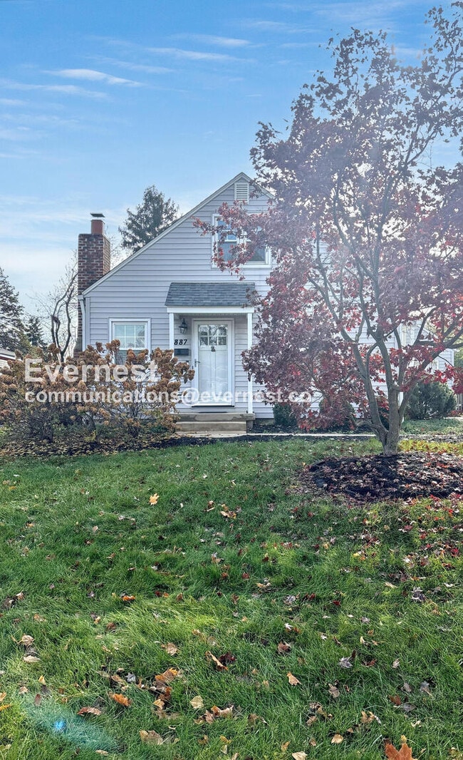 Building Photo - 887 W 10th Ave