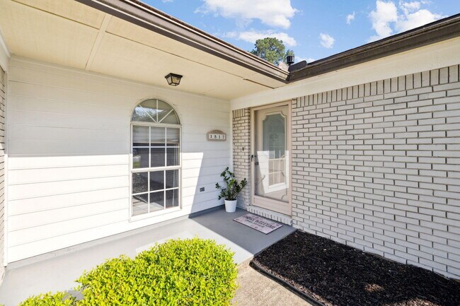 Building Photo - 1517 Kruse Dr