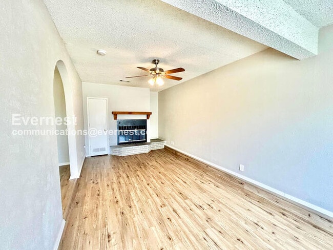 Foto del edificio - 6315 Silvery Moon Dr