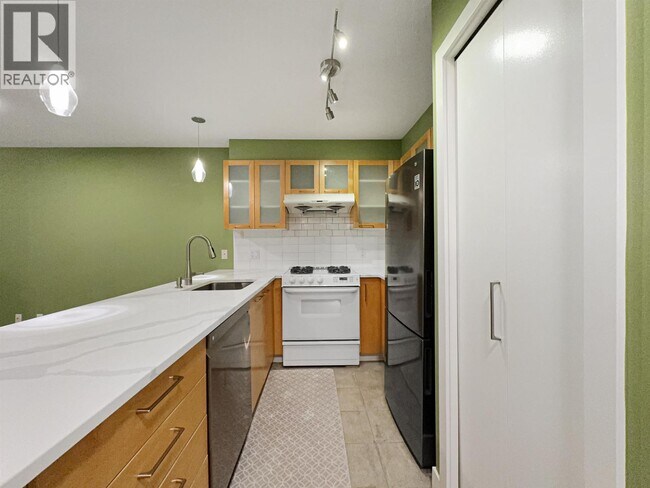 Photo du bâtiment - 9333-9333 Alberta Rd