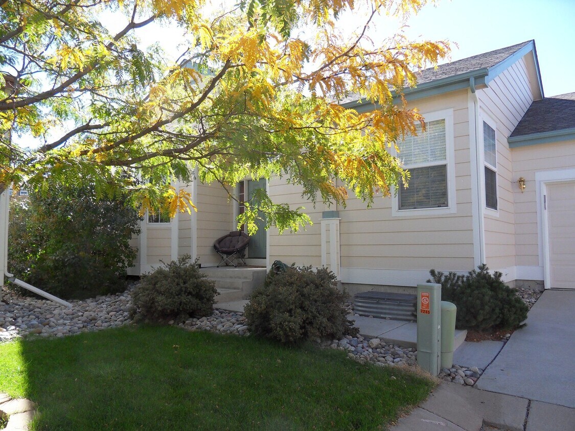 Primary Photo - Lovely 4 bedroom home near the Powers Corr...