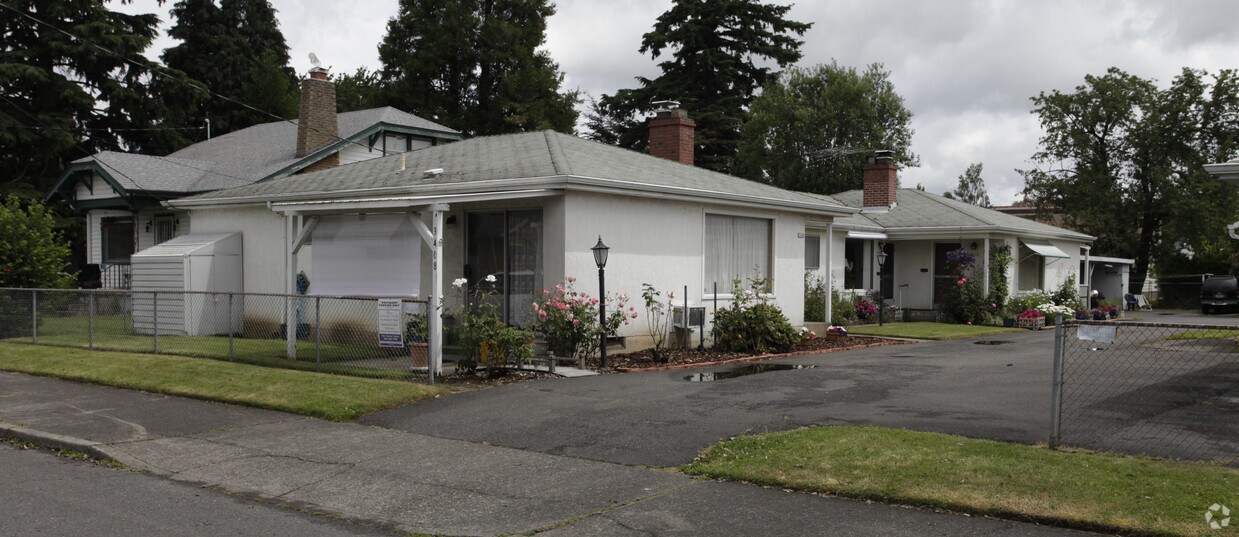 Primary Photo - 3414-3424 SE 67th Ave