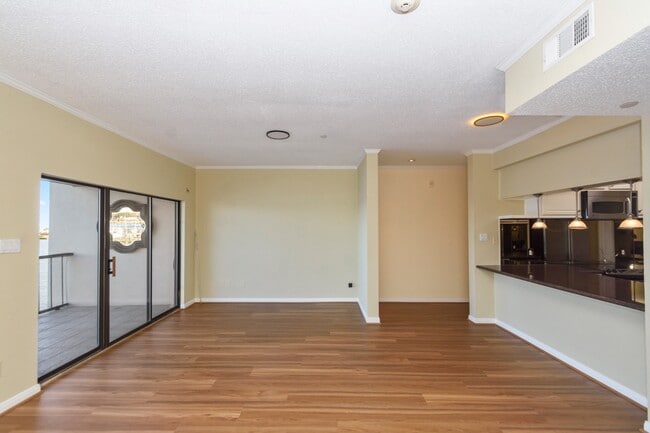 Foto del edificio - 351 Lakeside Ln