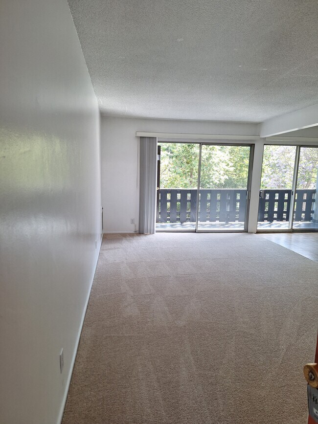 Living Room - 609 De la Vina St