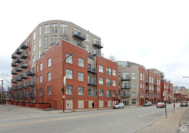 Primary Photo - 1210-1236 Chicago Ave