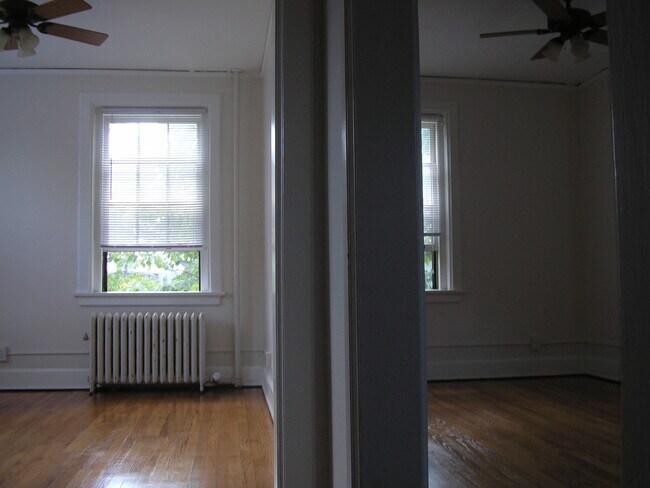 Foto del edificio - 1008 Brandon Ave