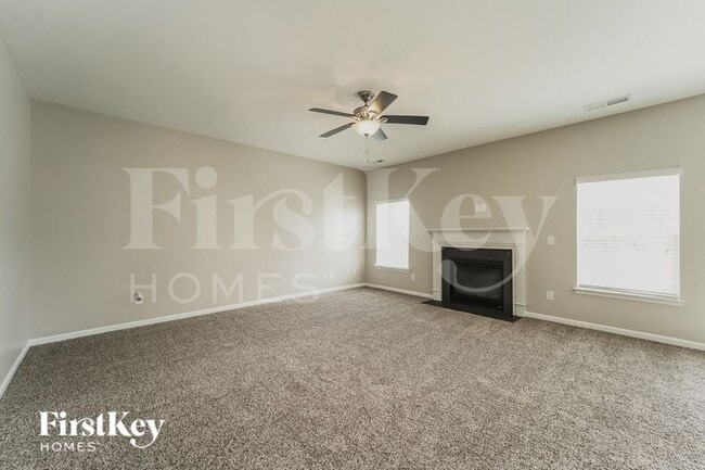 Building Photo - 5334 Hackberry Ln SW