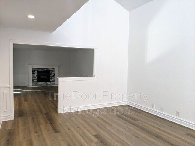 Building Photo - 1301 Lakeside Ln