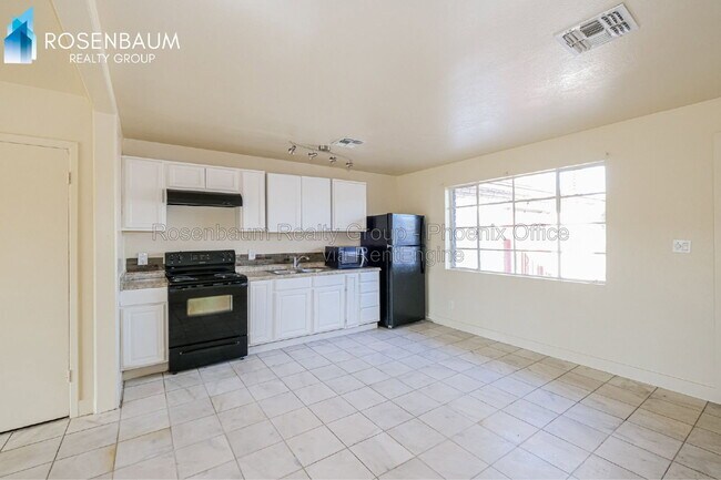 Building Photo - 2609 W McLellan Blvd