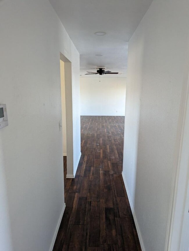 Building Photo - 107 W Mesquite St
