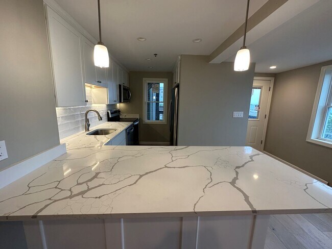 Building Photo - Water Views! On the Beach - In unit Free Laundry - New Renovation!