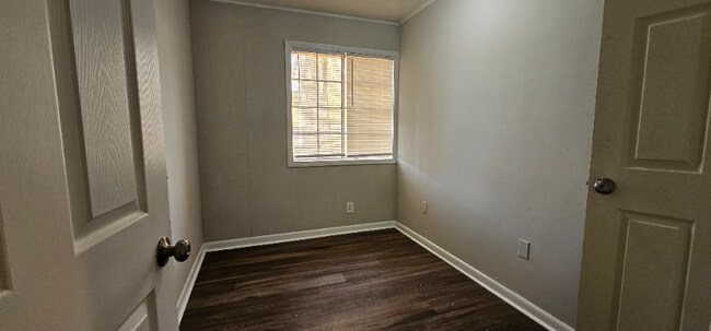 Building Photo - 4223 Kenosha Rd