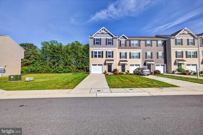 Foto del edificio - 6364 Pebblebrook Dr