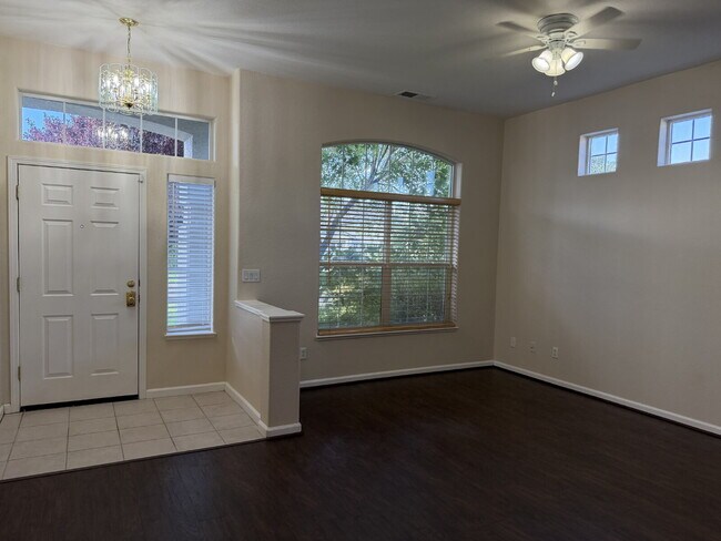 Foto del edificio - South Reno Home with 4 Bedrooms + 3 Car Garage!