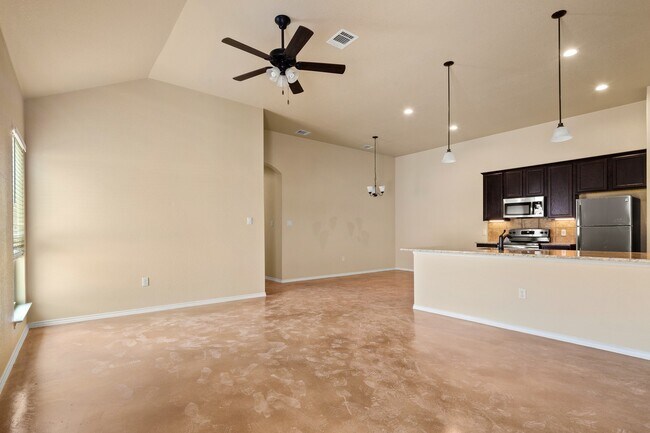 Foto del edificio - GORGEOUS 3 BEDROOM DUPLEX LOCATED IN BUDA,...