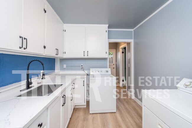 Foto del edificio - 5313 Robertson Ave