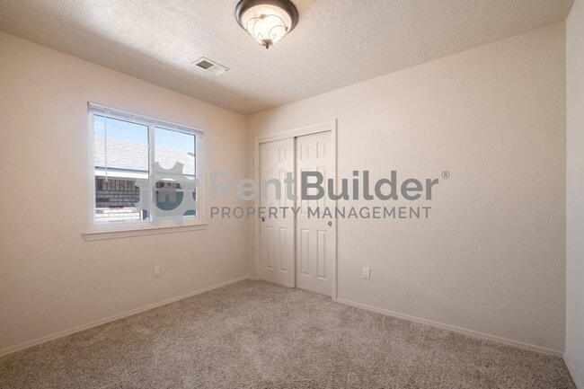 Building Photo - 13157 Neon Ave NE