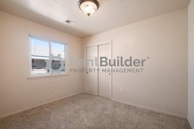 Foto del edificio - 13157 Neon Ave NE