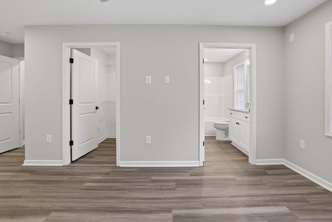 Building Photo - 7055 Hanesbrook Cir