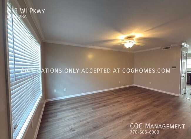 Foto del edificio - 403 WI Pkwy