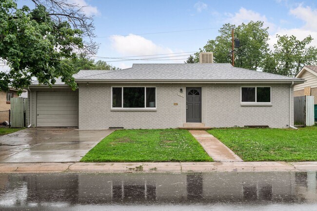 Building Photo - 1545 S Chase Ct