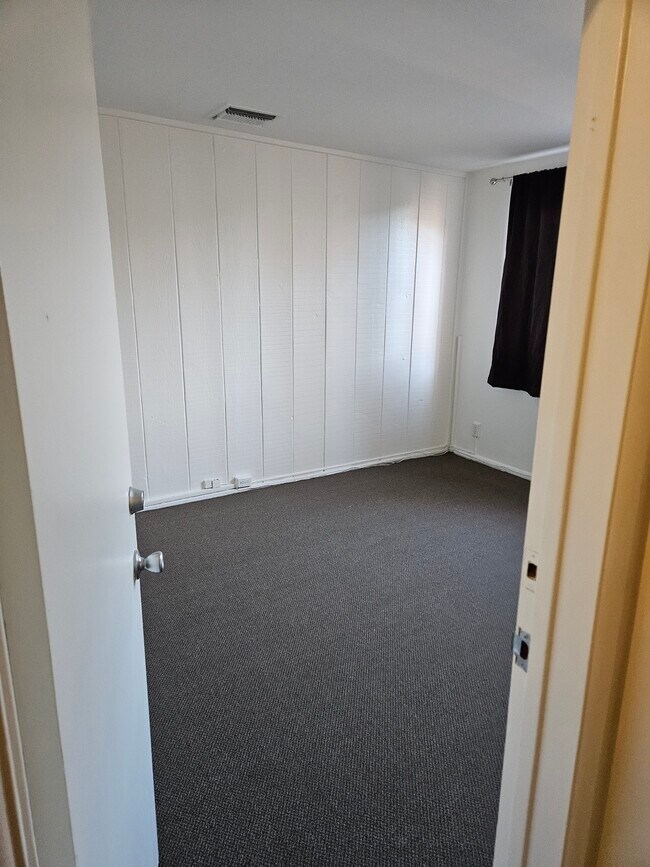 Looking in to bedroom - 4110 W Burbank Blvd