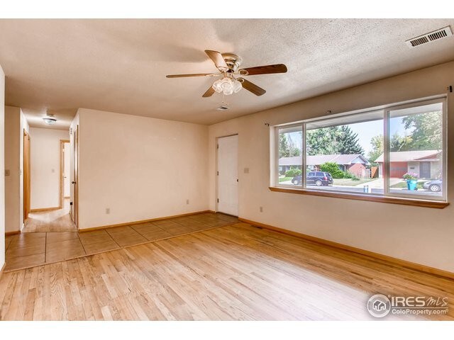 Sala de estar delantera - 1017 Cragmore Dr