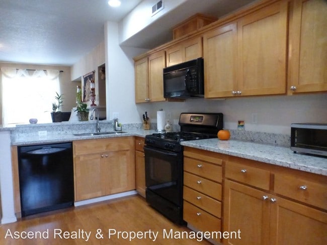 Building Photo - 2 br, 2.5 bath House - 2648 NW Kennedy Ct