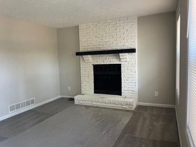 Building Photo - 1052 Dassow Ct