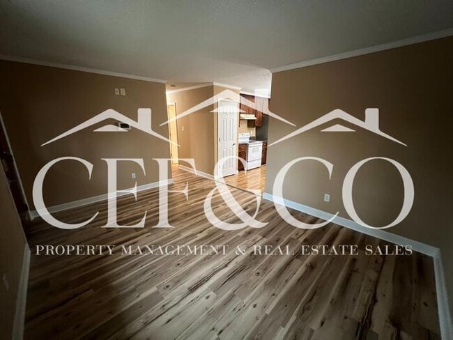 Foto del edificio - Beautiful 4 bedroom brick ranch now available!