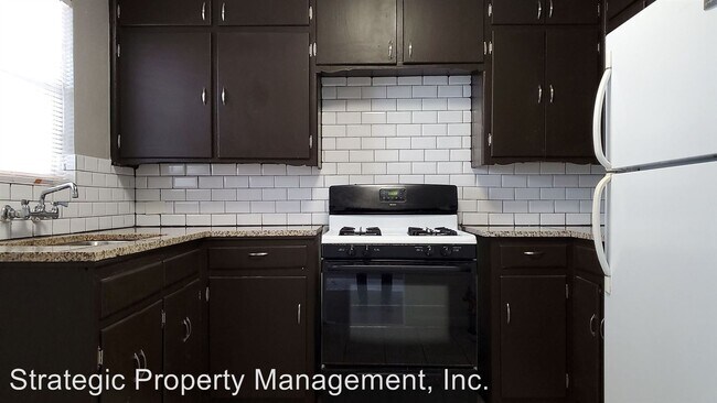 Building Photo - 553-555 Club Dr