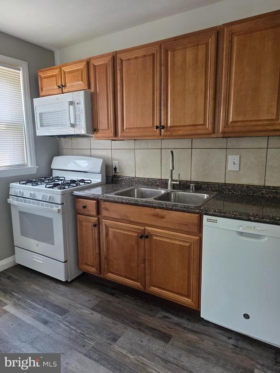 Foto del edificio - 835 E Cold Spring Ln