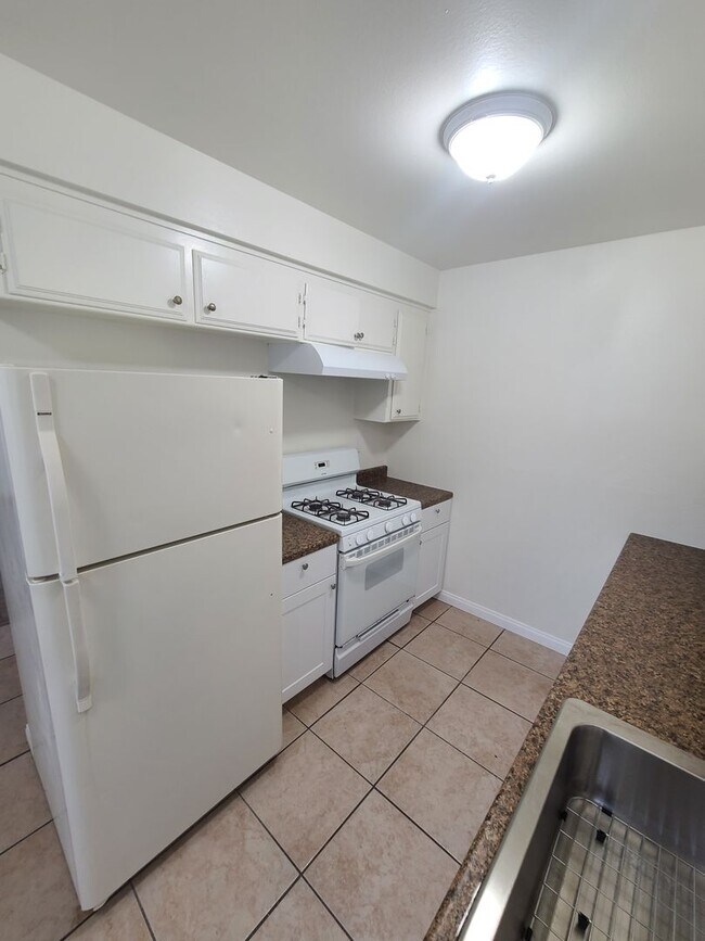 Foto del edificio - 723 N Grape St