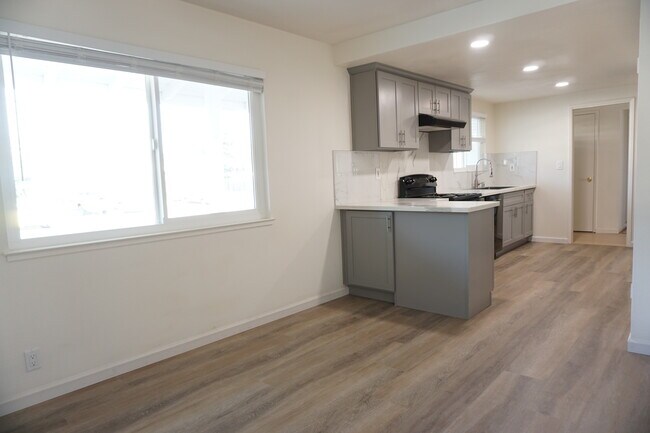 Building Photo - 7824 Peppertree Rd