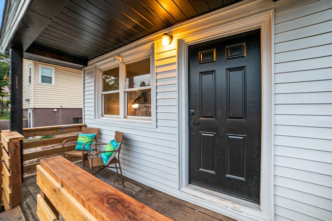 Building Photo - 720 W Washington St