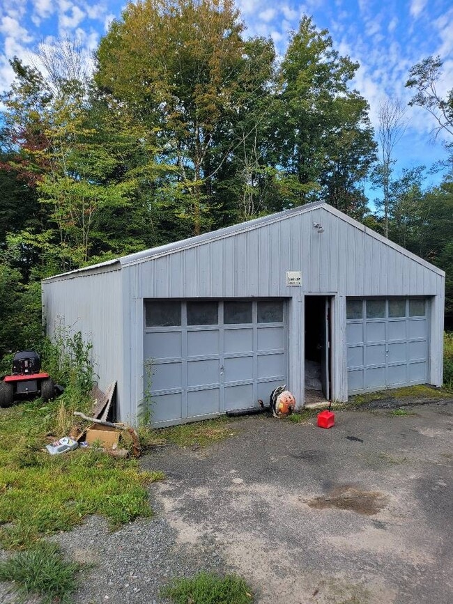 Building Photo - 203 Airport Rd