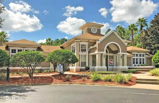 Building Photo - 10550 Baymeadows Rd