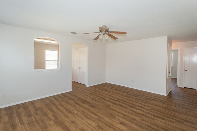 Building Photo - Move in Ready Leander Single Story!