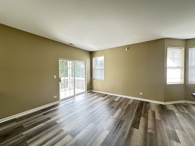 Building Photo - 2245 Aurora Dr