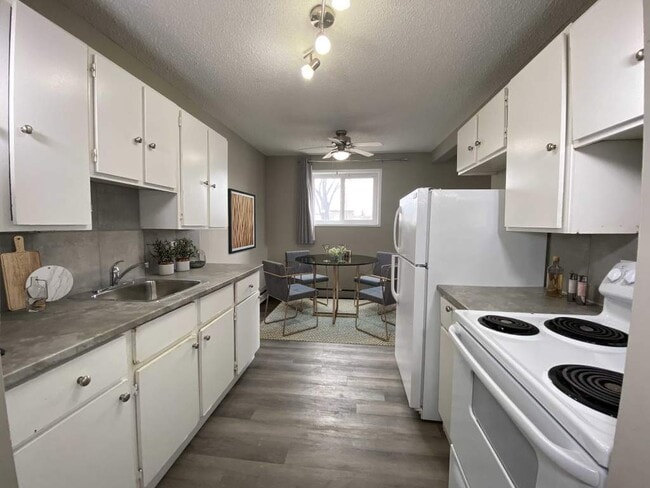 Building Photo - Park Manor