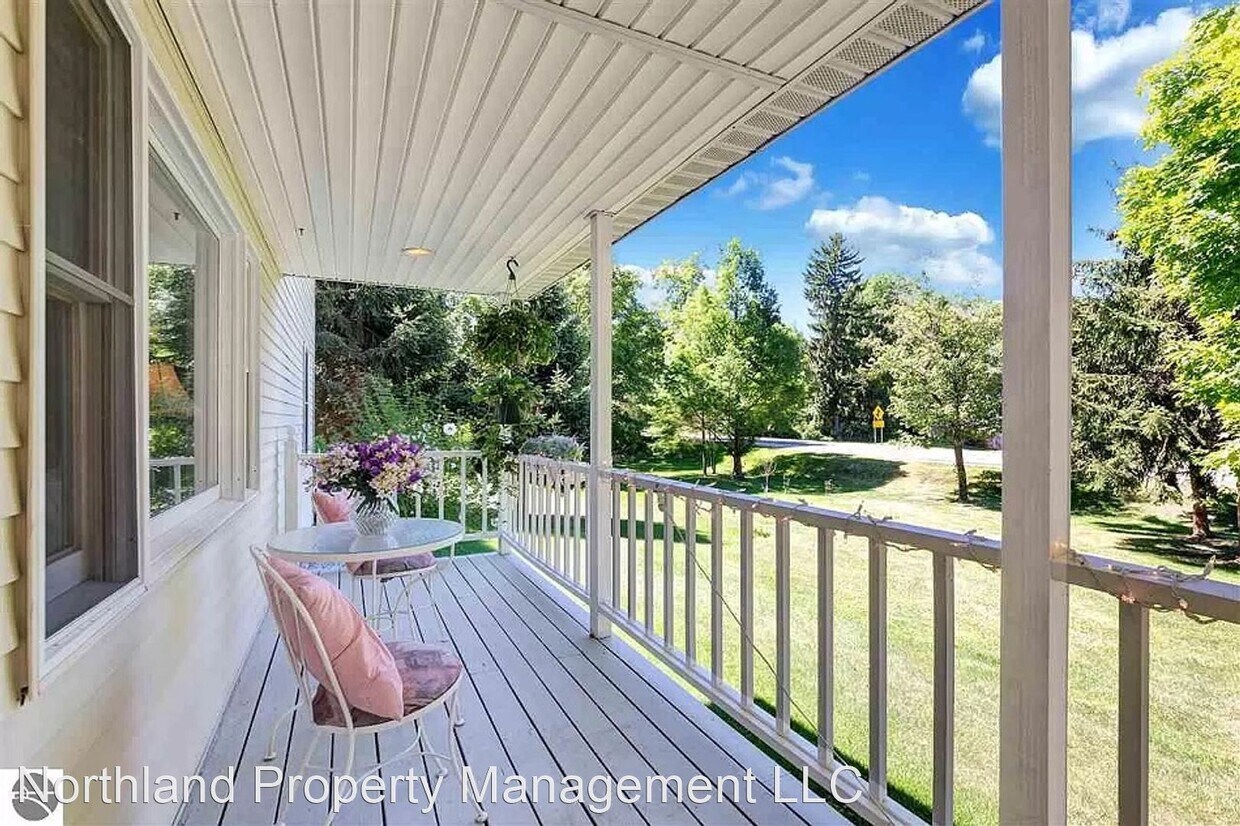 Primary Photo - 4 br, 3 bath House - 10552 Center Rd
